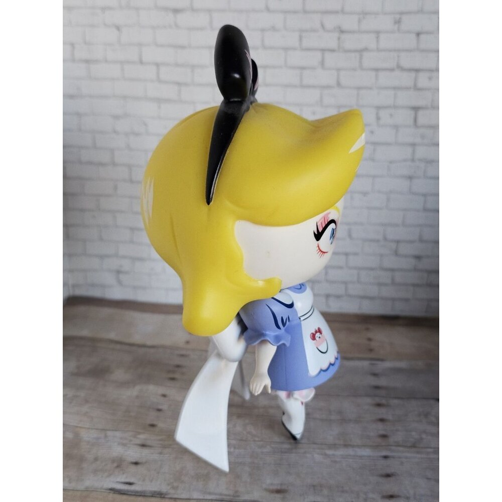 Enesco Disney Showcase World of Miss Mindy Alice in Wonderland Vinyl Figure - Picture 2 of 6